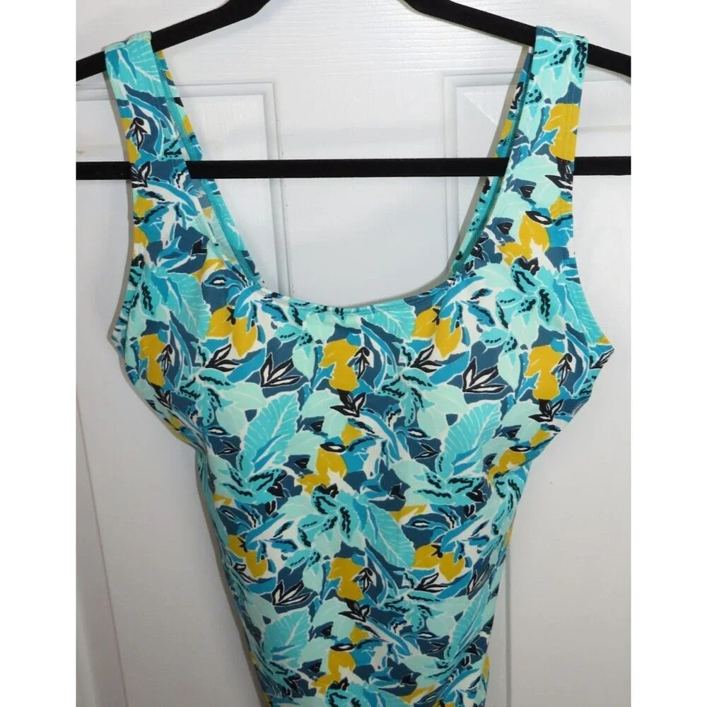 L.L.Bean Floral One Piece Swimsuit Size 10 Built In Bra Tummy Control UPF 50+